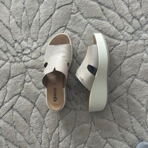 Chic Beige Platform Mules by Igi&Co
